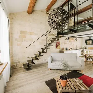 Duplex Climatisé Centre Ancien 7min à Pied Du Palais 6 Couchages Avignon
